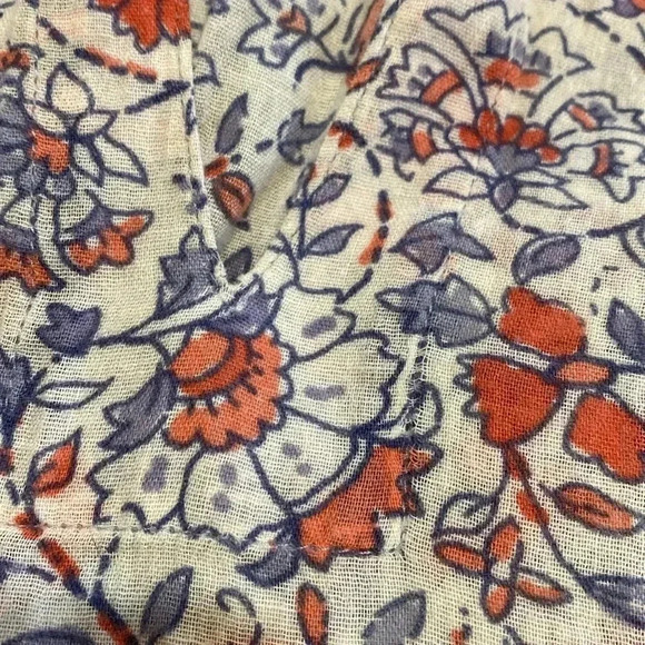 Velvet by Graham & Spencer Blue and Cream Floral Blouse Top, Size XS. Flawed. - Picture 11 of 12